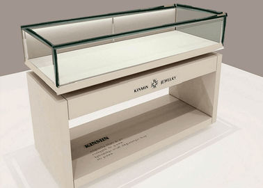 OEM Matte White Wooden Glass Display Plinth / Shop bán lẻ hiển thị