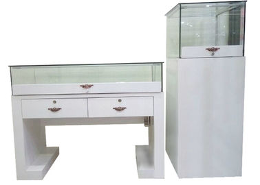 Màu trắng gỗ kính màn hình vỏ gói phẳng Plinth với tủ kính
